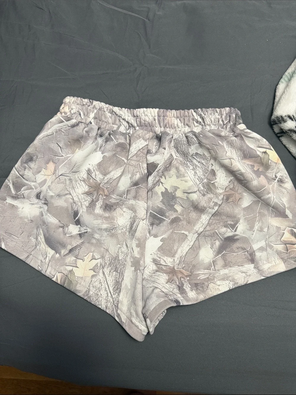 SHEIN Light Grey Leaf-Print Athletic Shorts